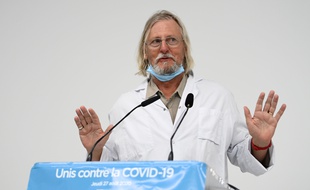Didier Raoult, médecin microbiologiste, est attaqué par ses confrères pour non-respect du code de déontologie.
