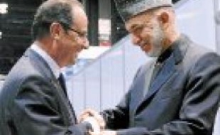 François Hollande et Hamid Karzai, le président afghan, lundi à Chicago.