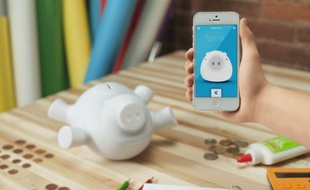 Prochainement en vente, PorkFolio, la tirelire connectée Quirky, additionnera toute seule la somme des pièces que l'on y déposera...