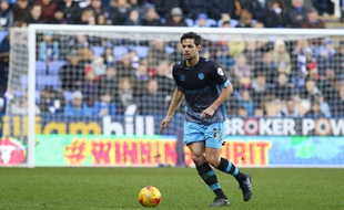 L'ancien Canari Vincent Sasso, sous le maillot de Sheffield Wednesday.