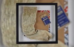 Y aura-t-il un fan pour acheter cette chaussette (sale) de Michael Jackson …