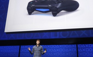 Sony a présenté la Playstation 4 et sa nouvelle manette, le 20 février 2013, à New York.