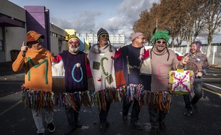 Les ZZZIgautos, gagnants dans la catégorie groupe, du deuxième championnat de pull moche, le 1er décembre à Albi.