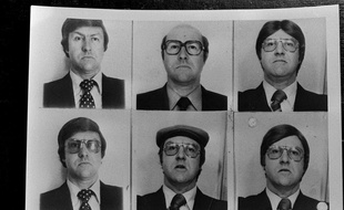 Des portraits (dont des déguisements servant à la fabrication de faux-papiers) du braqueur Jacques Mesrine, alias «l'ennemi public n°1», trouvés par la police à son domicile.