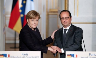 Le président François Hollande et la Chancelière allemande Angela Merkel, le 25 novembre 2015 à l'Elysée, à Paris