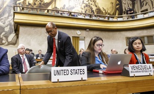 L'ambassadeur des Etats-Unis pour le désarmement, Robert Wood, a quitté la salle pendant le discours de l'ambassadeur syrien.