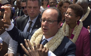 Francois Hollande et George Pau-Langevin, le 22 août 2014, à Mayotte.
