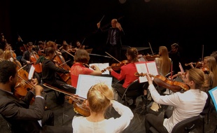L’orchestre du PESMD dirigé par Laurent Gignoux, au Théâtre des Quatre Saisons de Gradignan.