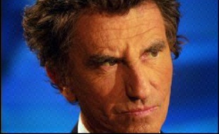 Jack Lang, "conseiller spécial" de Ségolène Royal, a défendu dimanche les déclarations de la candidate socialiste en Chine sur les "droits humains" et son usage du barbarisme "bravitude".