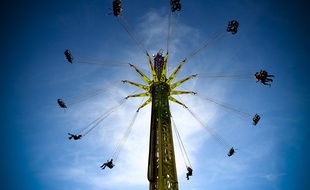 Un manège de fête foraine. Illustration