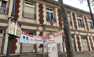 L'école élémentaire Alix, cours Charlemagne, abrite deux familles albanaises depuis le 22 novembre.
