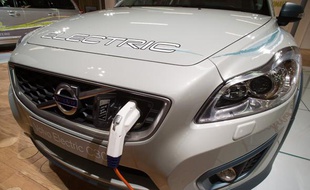 Volvo a présenté le 3 octobre 2010 son modèle électrique au Salon de l'auto.