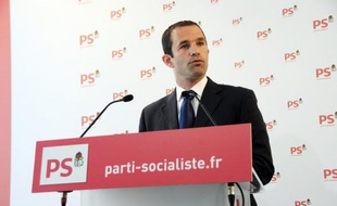 Plusieurs responsables socialistes ont saisi au bond dimanche la promesse faite la veille par Nicolas Sarkozy de "communiquer tous les documents" dans l'affaire de Karachi et réclament que le pouvoir lève réellement les derniers freins à l'enquête.