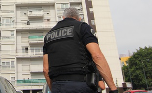 Illustration de policiers en intervention, ici à Rennes.