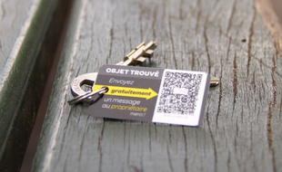 Un simple QR Code à flasher permet d'envoyer un message au propriétaire de l'objet trouvé.