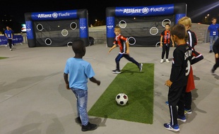 Sur le parvis de l'Allianz Riviera, les activités débutent trois heures avant le coup d’envoi des matchs de l'OGC Nice.