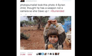 Capture d'écran du tweet de la photojournaliste
Nadia AbuShaban, qui a rendu viral le cliché d'un petite Syrienne terrifiée par l'appareil d'un photographe.