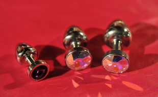Des plugs anaux.