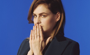 Christine and the Queens, une fille bien dans ses derbies.