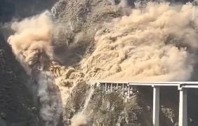 Chine : Un pont reliant le Tibet s'effondre quelques mois seulement après son inauguration