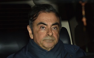 Carlos Ghosn quitte le bureau de son avocat à Tokyo, le 3 avril 2019.