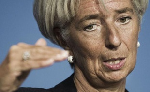 La patronne du FMI, Christine Lagarde, a pointé lundi le "problème de financement" qui persisterait en Grèce en dépit de l'aide internationale et pourrait augurer d'un nouveau plan de soutien à Athènes sur fond de ralentissement de l'économie mondiale.