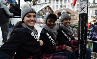 Des compétitrices au concours Miss France, lors d'une présentation à Lille le 2 décembre 2018