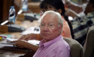 Le sénateur (DVD) Gaston Flosse a été condamné jeudi à 1,5 millions de francs Pacifique (12 570 Euros) d'amende par la Cour d'appel de Papeete, dans l'affaire dite des "RG de la Présidence".