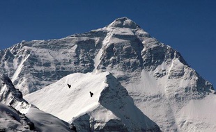 Le Mont Everest, photographié le 5 mai 2008