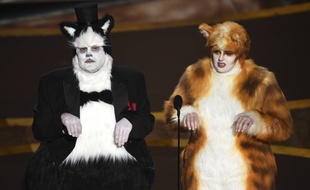 James Corden et Rebel Wilson sur la scène des Oscars 2020.
