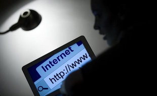 L'UFC-Que Choisir a donné 21 jours aux réseaux sociaux Facebook, Twitter et Google+ pour modifier les conditions d'utilisations que l'association de défense des consommateurs juge "abusives" car elles permettraient une utilisation "à l'infini" des données personnelles