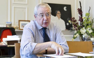 Jean-Paul Huchon, président du conseil régional d'Ile-de-France, dans son bureau, le 27 février 2014.