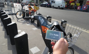 A Nantes le 16 septembre 2014 - A partir de mercredi, les usagers pourront emprunter un Bicloo en groupant leur abonnement sur leur pass Libertan