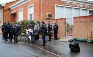 Devant le lycée juif Ozar Hatorah de Toulouse, le 19 mars 2012.