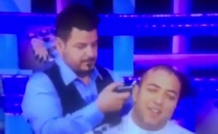 L'ancien attaquant de l'OM Mido se fait raser le crâne à la télé.