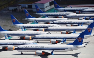 Des avions 737 MAX de Boeing à l'aéroport d'Urumqi en Chine.