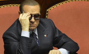 La défense de Silvio Berlusconi, accusé dans le procès Rubygate d'abus de pouvoir et prostitution de mineure, a demandé lundi l'acquittement pour l'ex-chef du gouvernement italien, alors que le parquet a demandé six ans de prison.