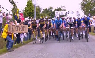 La jeune femme avait provoqué la chute d'une bonne partie du peloton du Tour de France le 26 juin lors de l'étape entre Brest et Landerneau.