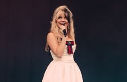On a rencontré Luvcat, la chanteuse qui a ouvert Rock en Seine