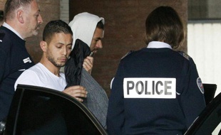 Karim Benzema quitte le palais de justice à Versailles le 5 novembre 2015