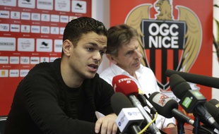 Hatem Ben Arfa et Claude Puel lors d'une conférence de presse à Nice, le 3 février 2015.