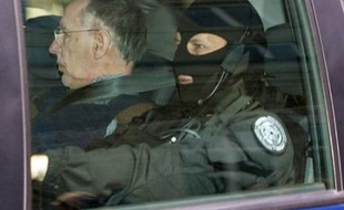 Michel Fourniret et Monique Olivier ont été condamnés jeudi à Charleville-Mézières à payer un total d'environ 1,5 million d'euros aux familles de leurs victimes, lors de l'audience d'intérêts civils au lendemain du verdict pénal.
