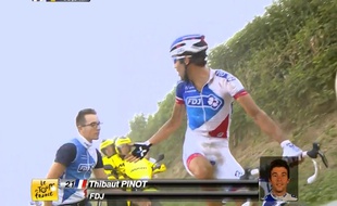 Thibaut Pinot s'en prend à un mécanicien lors de la 4e étape du Tour de France, le 7 juillet 2015.