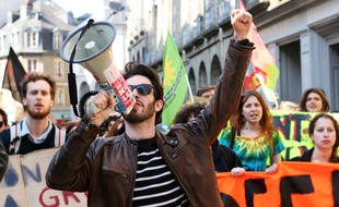Plusieurs milliers de personnes ont défilé dans les rues de Rennes le 17 mars 2016 contre la loi Travail portée par Myriam El Khomri.