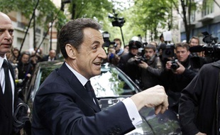 Le président-candidat Nicolas Sarkozy devant son QG de campagne à Paris, le 23 avril 2012.