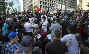 Rassemblement le 7 juillet 2016 à à Dallas pour protester contre la mort de deux hommes noirs tués par les forces de l'ordre
