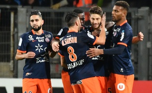 Paul Lasnes félicité pour son but face au PSG, samedi 3 décembre.