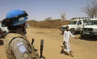 Les agresseurs inconnus qui ont tué samedi sept Casques bleus tanzaniens dans la région soudanaise du Darfour étaient lourdement armés, a déclaré dimanche à l'AFP le chef de la Mission de l'Union africaine et des Nations unies au Darfour (Minuad).