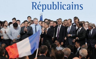 Nicolas Sarkozy (C) lors du congrès fondateur des Républicains le 30 mai 2015 à Paris