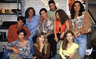 Les comédiens de la série «Hélène et les garçons», en 1993.